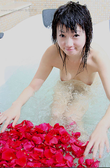 zhang-xiaoyu flower-bath1